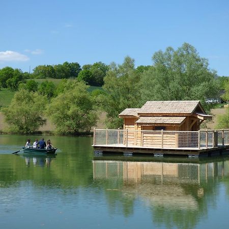 Hôtel Cabanes Flottantes Du Lac De Pelisse à Douzains Extérieur photo
