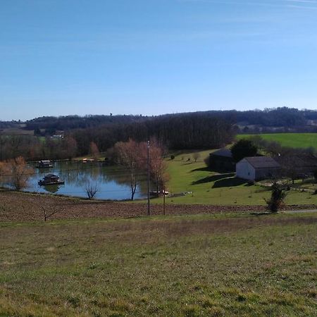 Hôtel Cabanes Flottantes Du Lac De Pelisse à Douzains Extérieur photo