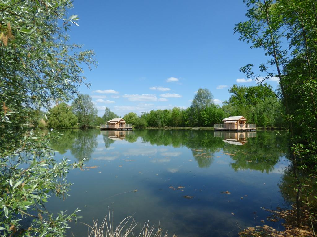 Hôtel Cabanes Flottantes Du Lac De Pelisse à Douzains Extérieur photo