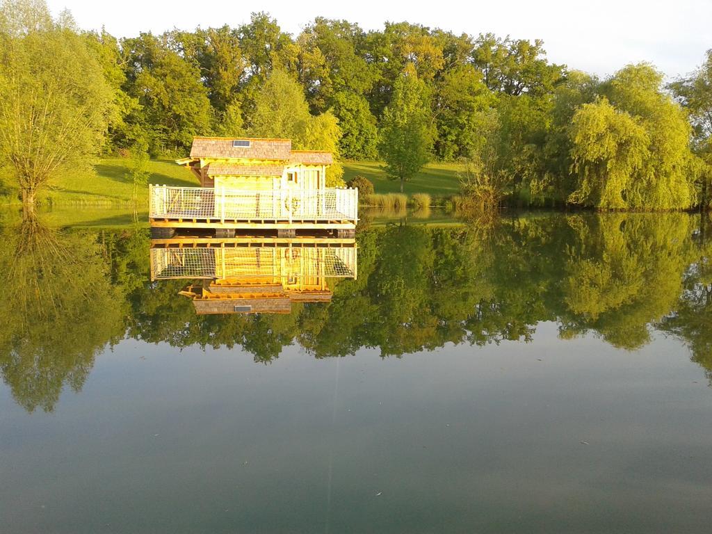 Hôtel Cabanes Flottantes Du Lac De Pelisse à Douzains Extérieur photo
