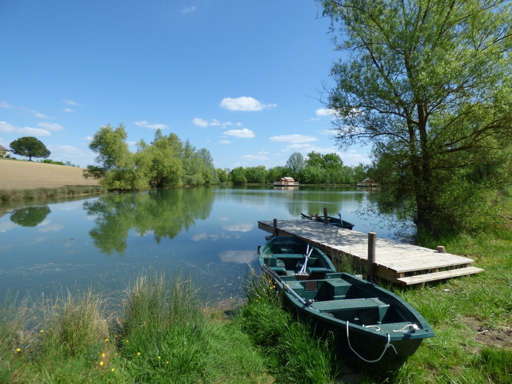 Hôtel Cabanes Flottantes Du Lac De Pelisse à Douzains Extérieur photo
