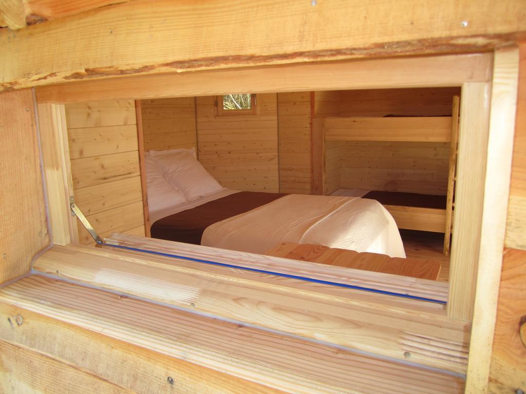 Hôtel Cabanes Flottantes Du Lac De Pelisse à Douzains Chambre photo