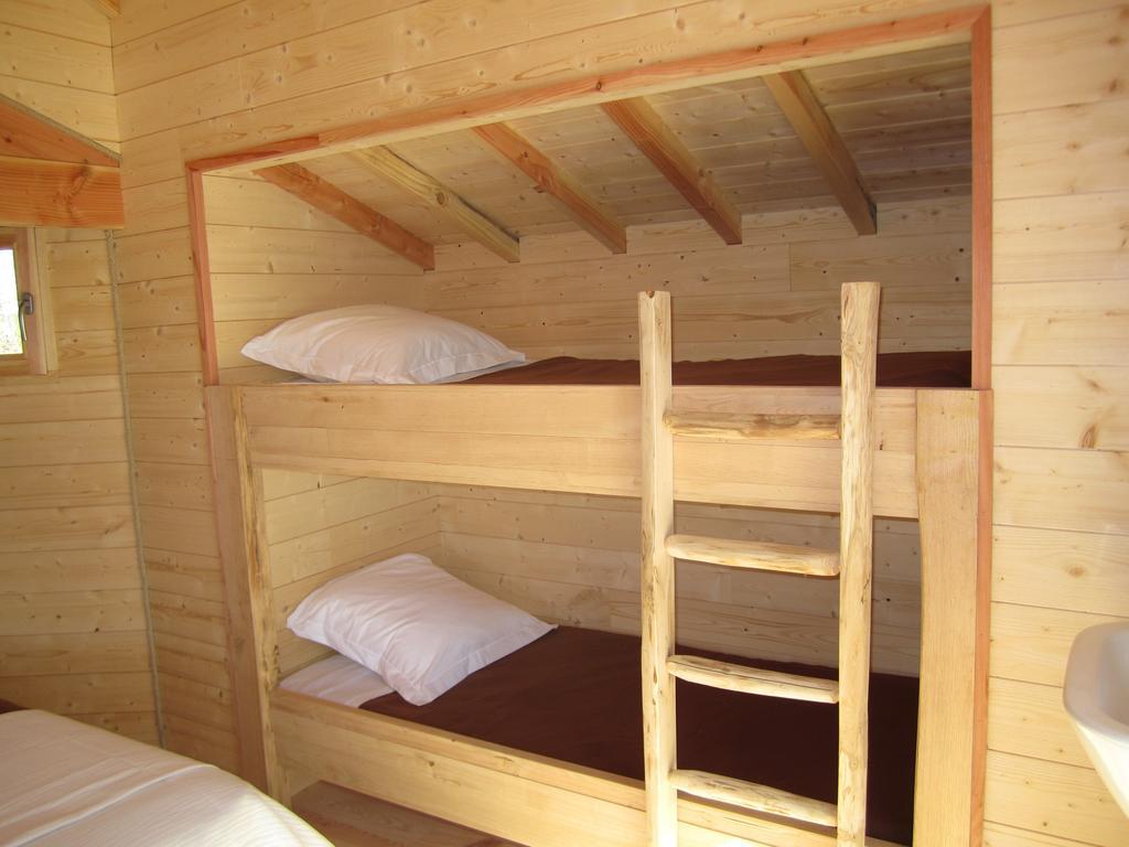 Hôtel Cabanes Flottantes Du Lac De Pelisse à Douzains Chambre photo