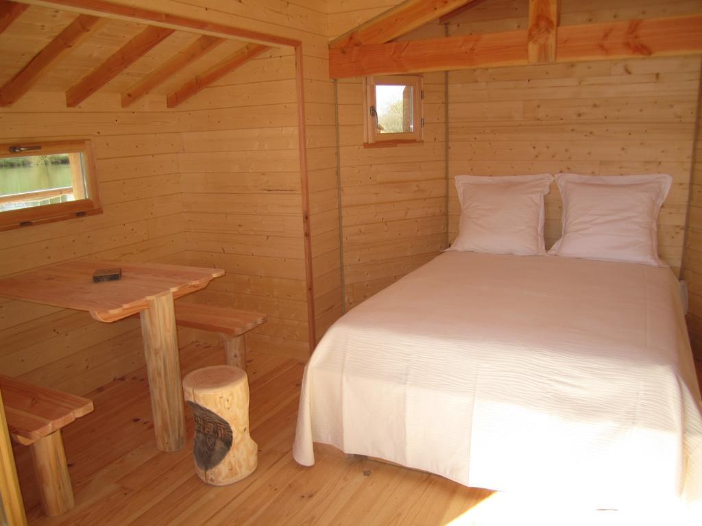 Hôtel Cabanes Flottantes Du Lac De Pelisse à Douzains Chambre photo