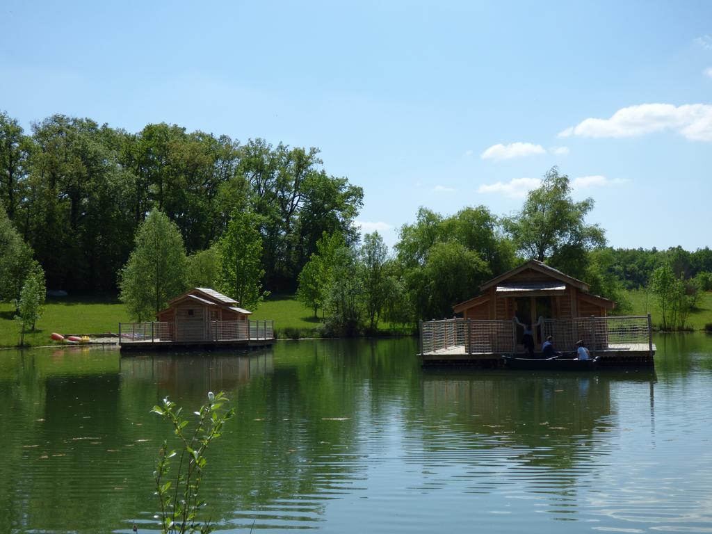 Hôtel Cabanes Flottantes Du Lac De Pelisse à Douzains Extérieur photo